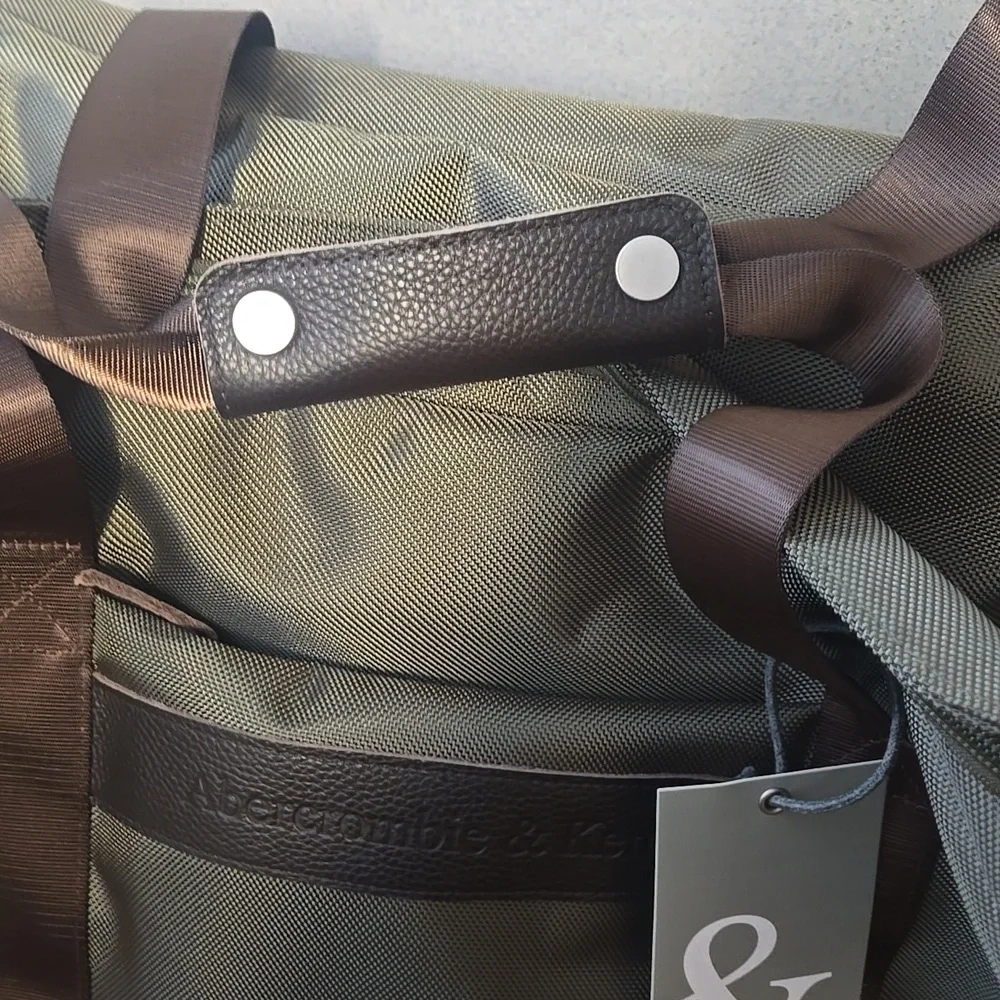 NWT Abercrombie & Kent Large Travel Safari Army Green And Brown Duffle Bag